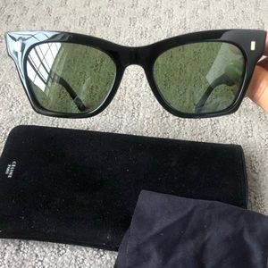 NWT CELINE CL40052U cat eye sunglasses.